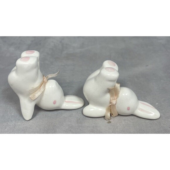 2 VINTAGE Playful CERAMIC WHITE BUNNY FIGURRINES WHITE/PINK/BOWS FROM TAIWAN 2" - Picture 7 of 11